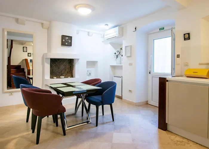 Appartamento Luan Old Town By Duhomes