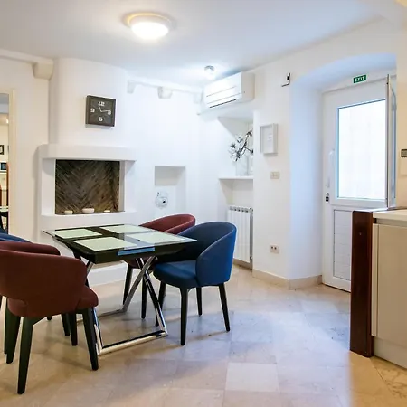 Apartman Luan Old Town By Duhomes